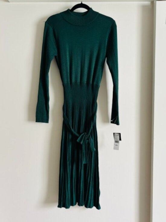 Sandra Darren Dresses & Skirts - Sandra Darren Women's Tie-Front Pleated Mock-Neck Sweater Dress size large